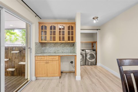 House in Pembroke Pines, Florida 3 bedrooms, 132.29 sq.m. № 1948067 - photo 17