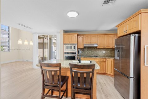 House in Pembroke Pines, Florida 3 bedrooms, 132.29 sq.m. № 1948067 - photo 9