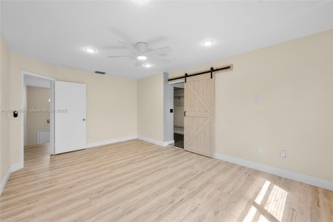 House in Pembroke Pines, Florida 3 bedrooms, 132.29 sq.m. № 1948067 - photo 26