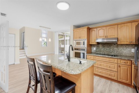 House in Pembroke Pines, Florida 3 bedrooms, 132.29 sq.m. № 1948067 - photo 11