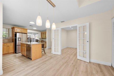 House in Pembroke Pines, Florida 3 bedrooms, 132.29 sq.m. № 1948067 - photo 15