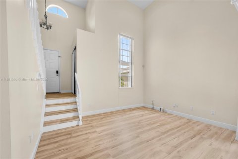 House in Pembroke Pines, Florida 3 bedrooms, 132.29 sq.m. № 1948067 - photo 2