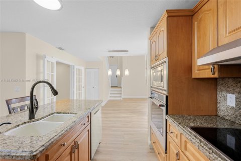 House in Pembroke Pines, Florida 3 bedrooms, 132.29 sq.m. № 1948067 - photo 12