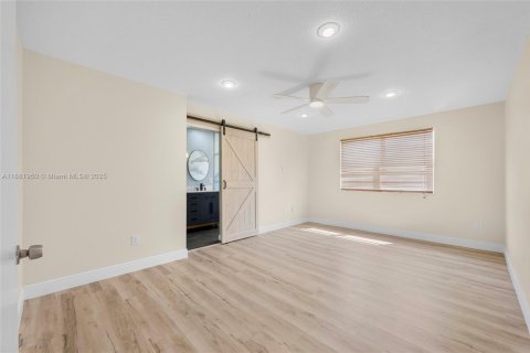 House in Pembroke Pines, Florida 3 bedrooms, 132.29 sq.m. № 1948067 - photo 28