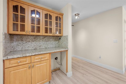 House in Pembroke Pines, Florida 3 bedrooms, 132.29 sq.m. № 1948067 - photo 14