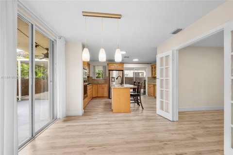 House in Pembroke Pines, Florida 3 bedrooms, 132.29 sq.m. № 1948067 - photo 16