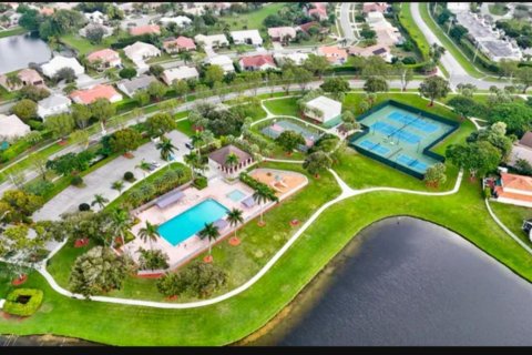 House in Boca Raton, Florida 4 bedrooms, 246.19 sq.m. № 1080587 - photo 1