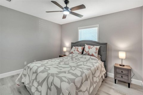 House in Port Charlotte, Florida 4 bedrooms, 168.8 sq.m. № 1884154 - photo 4
