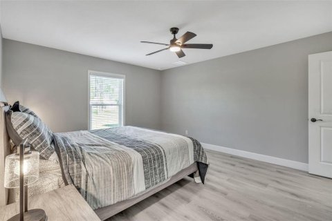 House in Port Charlotte, Florida 4 bedrooms, 168.8 sq.m. № 1884154 - photo 9