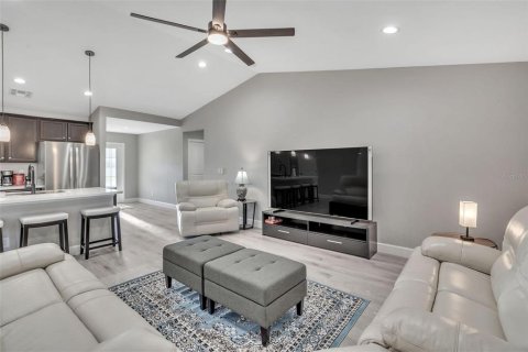 House in Port Charlotte, Florida 4 bedrooms, 168.8 sq.m. № 1884154 - photo 14