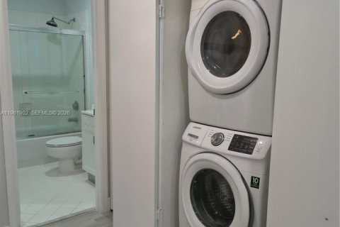 Copropriété à vendre à Pembroke Pines, Floride: 3 chambres, 93.74 m2 № 2024678 - photo 3