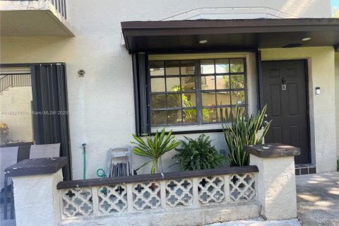 Copropriété à louer à Miami, Floride: 2 chambres, 125.51 m2 № 1946465 - photo 1