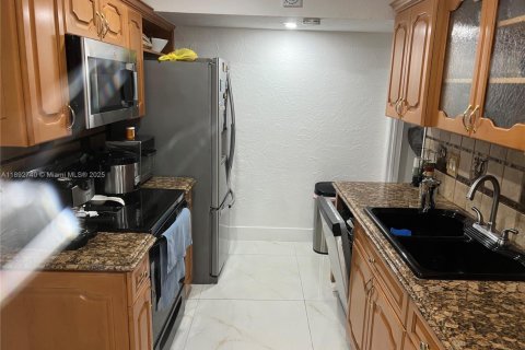 Copropriété à louer à Miami, Floride: 2 chambres, 125.51 m2 № 1946465 - photo 3