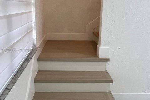 Copropriété à louer à Miami, Floride: 2 chambres, 125.51 m2 № 1946465 - photo 4