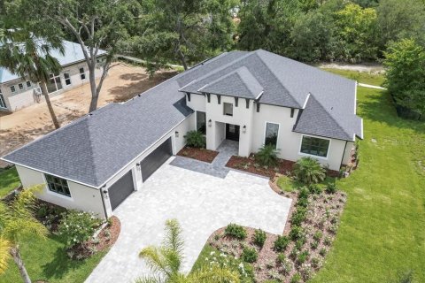 House in Palm Coast, Florida 4 bedrooms, 275.64 sq.m. № 1827729 - photo 1