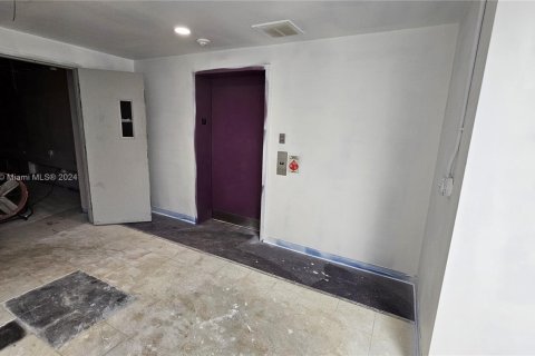 Commercial property in Hialeah, Florida № 1877640 - photo 14