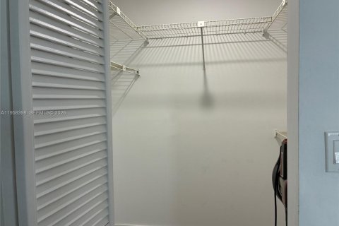 Condominio en venta en Lauderhill, Florida, 2 dormitorios, 131.55 m2 № 2023292 - foto 24