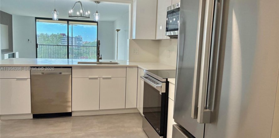 Кондоминиум с 2 спальнями в Лодерхилл, Флорида № 2023292