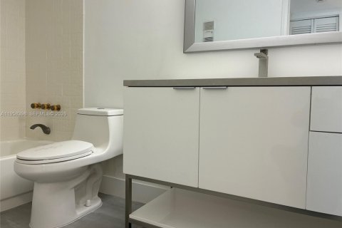 Condominio en venta en Lauderhill, Florida, 2 dormitorios, 131.55 m2 № 2023292 - foto 25