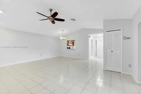 House in Boca Raton, Florida 2 bedrooms, 147.34 sq.m. № 1854842 - photo 15