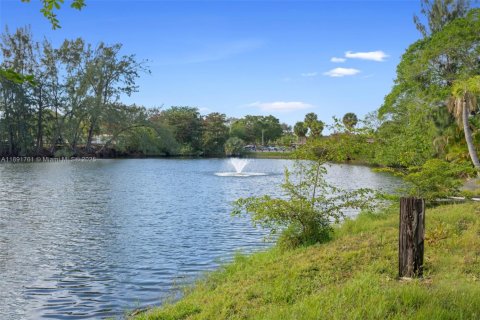 Condo in Miami, Florida, 2 bedrooms  № 1944134 - photo 30