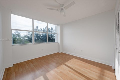 Condo in Miami, Florida, 2 bedrooms  № 1944134 - photo 14