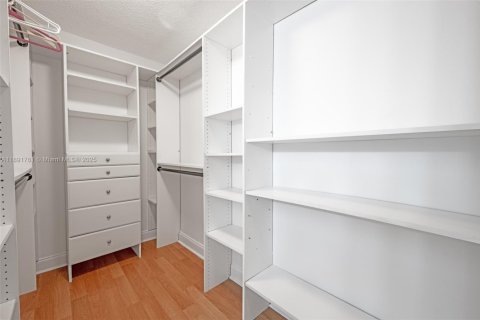 Condo in Miami, Florida, 2 bedrooms  № 1944134 - photo 20