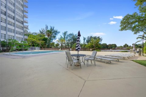 Condo in Miami, Florida, 2 bedrooms  № 1944134 - photo 27