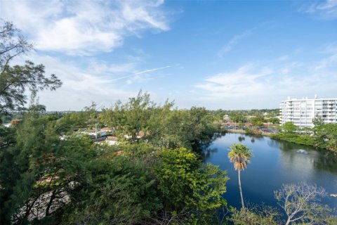 Condo in Miami, Florida, 2 bedrooms  № 1944134 - photo 24