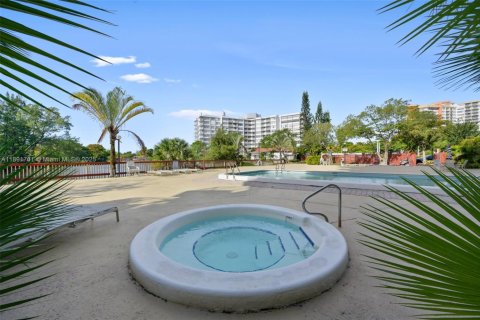 Condo in Miami, Florida, 2 bedrooms  № 1944134 - photo 28