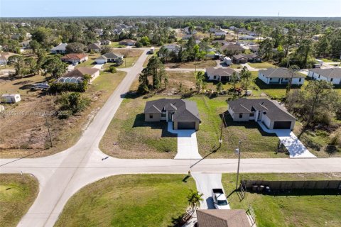 House in Lehigh Acres, Florida 3 bedrooms № 1889847 - photo 3