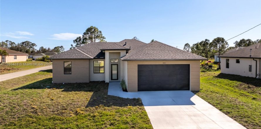 House in Lehigh Acres, Florida 3 bedrooms № 1889847