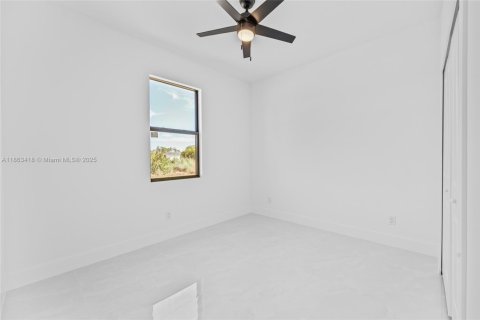 House in Lehigh Acres, Florida 3 bedrooms № 1889847 - photo 18