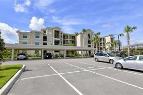 Condo in Bradenton, Florida, 3 bedrooms in LAKEWOOD NATIONAL  № 1835570 - photo 2
