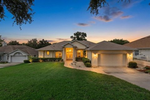 House in Clermont, Florida 3 bedrooms, 199.83 sq.m. № 2289618