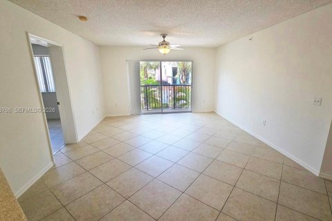 Condo in Fort Lauderdale, Florida, 2 bedrooms  № 2040568 - photo 7