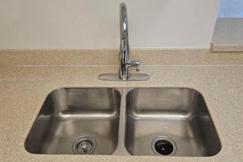 Condo in Fort Lauderdale, Florida, 2 bedrooms  № 2040568 - photo 14