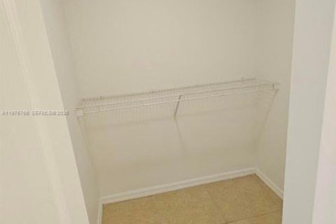 Condo in Fort Lauderdale, Florida, 2 bedrooms  № 2040568 - photo 12