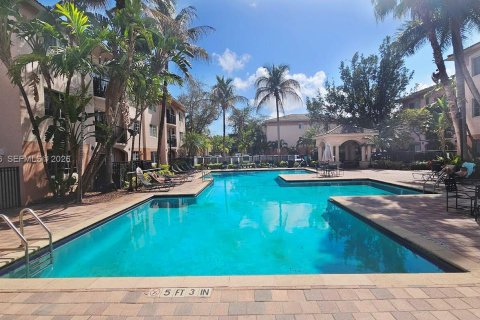 Condo in Fort Lauderdale, Florida, 2 bedrooms  № 2040568 - photo 2