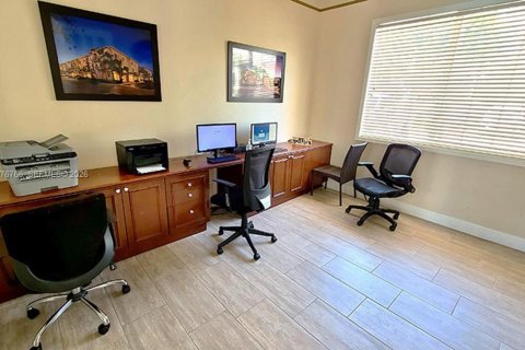 Condo in Fort Lauderdale, Florida, 2 bedrooms  № 2040568 - photo 18