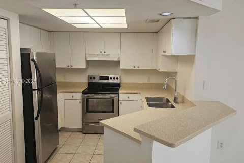 Condo in Fort Lauderdale, Florida, 2 bedrooms  № 2040568 - photo 6