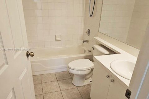 Condo in Fort Lauderdale, Florida, 2 bedrooms  № 2040568 - photo 9