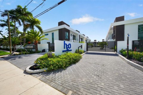 Adosado en venta en Dania Beach, Florida, 3 dormitorios, 195.09 m2 № 2085337 - foto 4