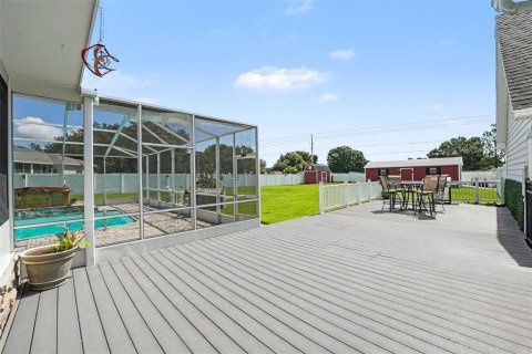 House in Auburndale, Florida 4 bedrooms, 256.32 sq.m. № 2207082 - photo 23