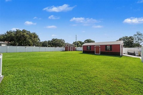 House in Auburndale, Florida 4 bedrooms, 256.32 sq.m. № 2207082 - photo 27