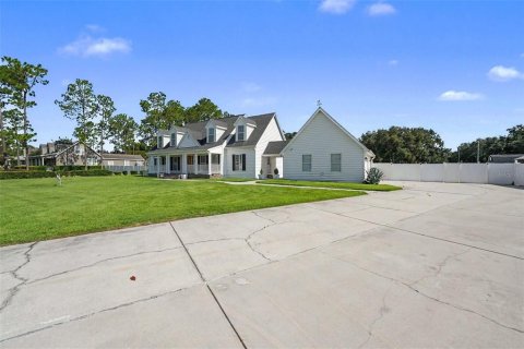 House in Auburndale, Florida 4 bedrooms, 256.32 sq.m. № 2207082 - photo 2