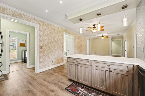 House in Auburndale, Florida 4 bedrooms, 256.32 sq.m. № 2207082 - photo 5