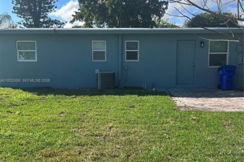 House in Pompano Beach, Florida 3 bedrooms, 88.26 sq.m. № 2008564 - photo 29