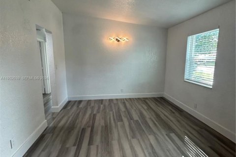 House in Pompano Beach, Florida 3 bedrooms, 88.26 sq.m. № 2008564 - photo 7