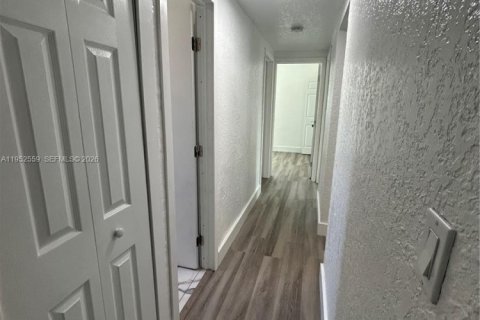 House in Pompano Beach, Florida 3 bedrooms, 88.26 sq.m. № 2008564 - photo 10